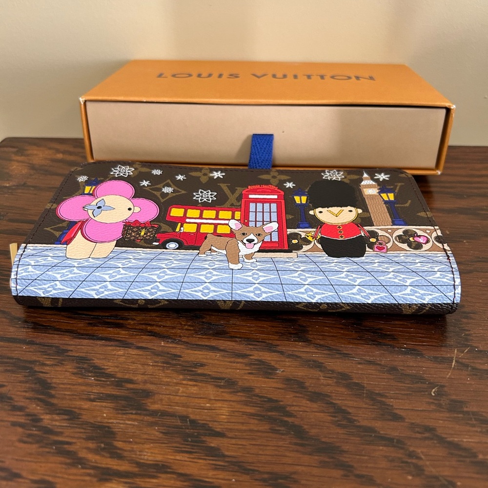 Louis Vuitton 2021 Christmas Animation London Zippy wallet. - Picture 14 of 15